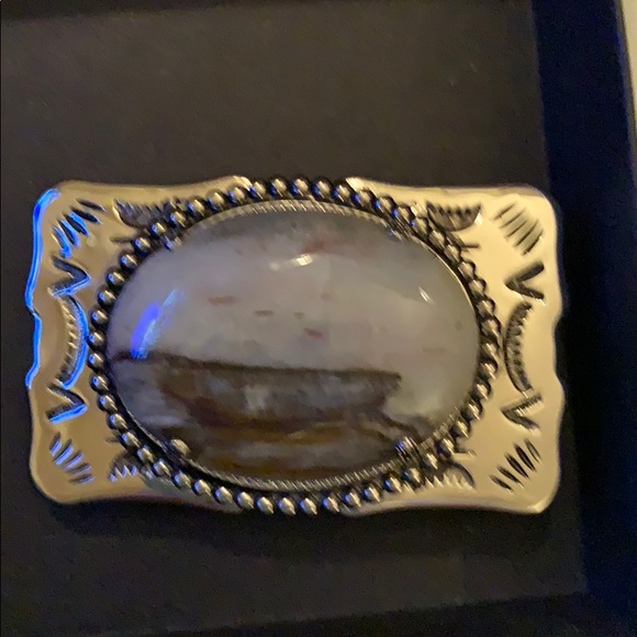 BELT BUCKLE POLISHED STONE. SILVER TONE MOUNTING